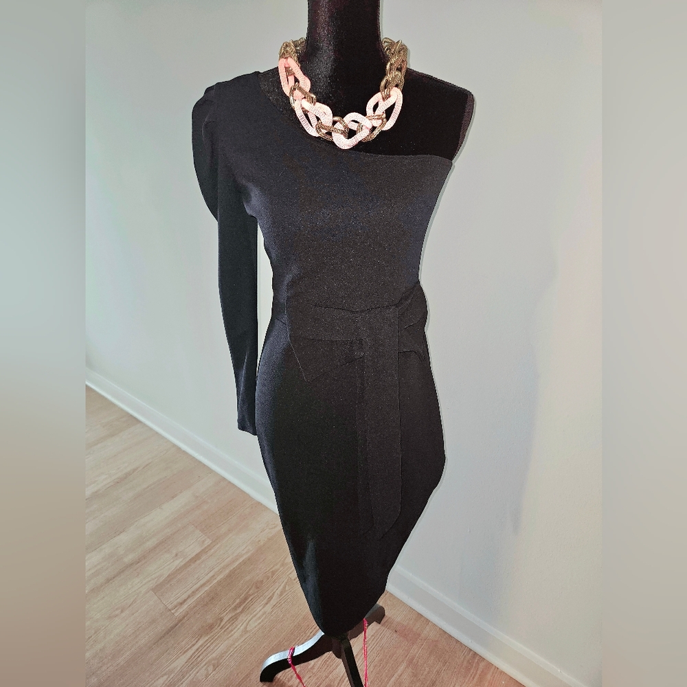 Gorgeous Bodycon Black Off shoulder dress. EUC Size 10 - Picture 2 of 6